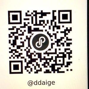 🌸  Scan the QR Code & Get $10 OFF your first purchase!  CHECK OUT MY CLOSET! 🥳